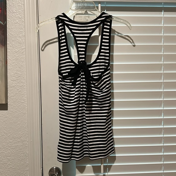 Guess Tank - Picture 2 of 4